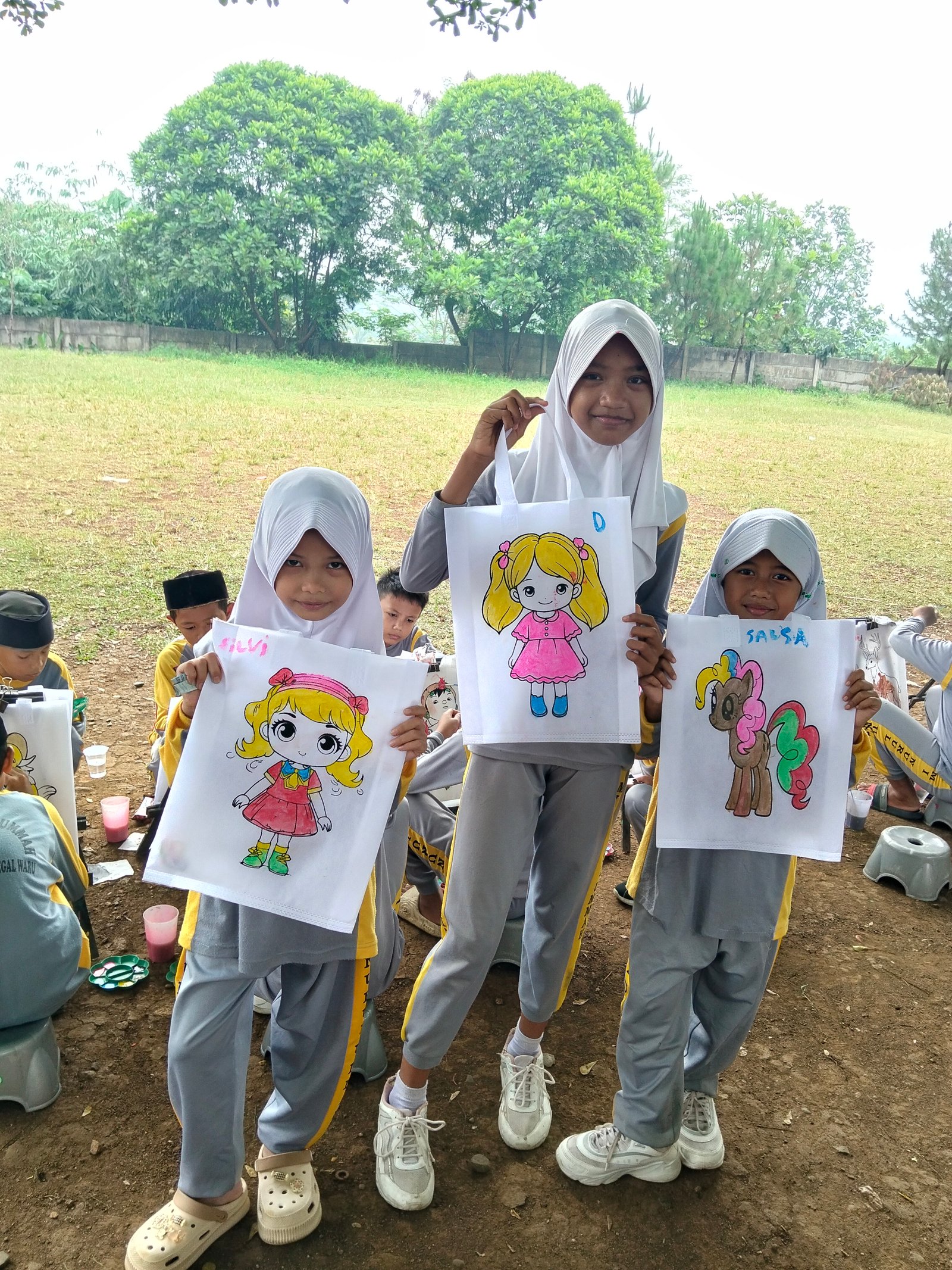 Melukis tote bag